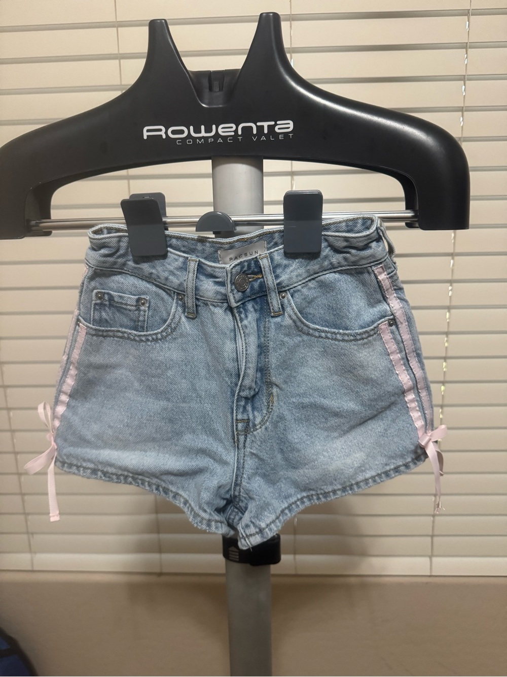 Pacsun High Rise Festival Denim Shorts Size 22 Light Wash Pink Ribbon